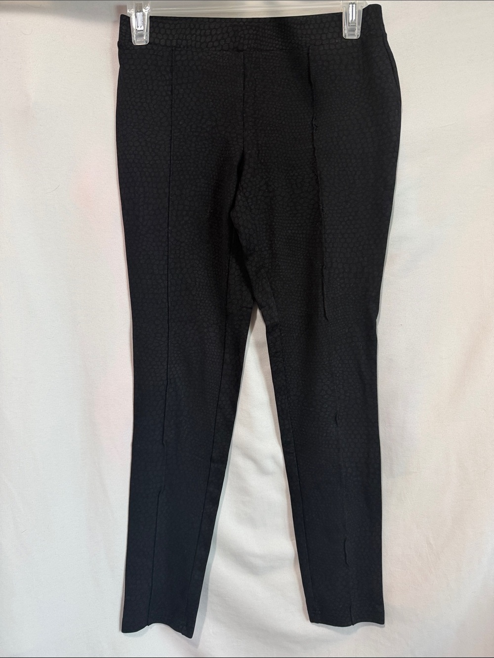 HUE Black Textured Slim Leggings